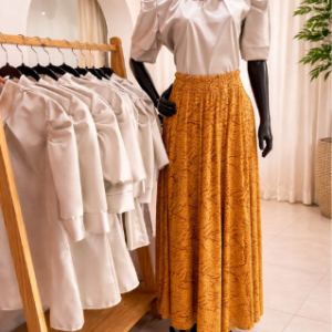 Fardamento Saia renda + Blusa